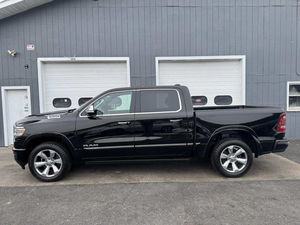 Camioneta 4x4 de alta resistencia, modelo 2019, completamente nueva, con configuración premium estilo Laramie, diseñada para rendimiento y comodidad. - Product Image 1
