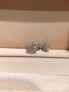 Pendientes de tuerca florales de moissanita con corte redondo chapados en oro al por mayor para mujer, de plata 925, joyería elegante clásica, regalo de boda con encanto - Product Image 3