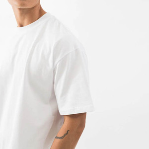 เสื้อยืดคอกลมแขนสั้นผู้ชาย OEM ผลิตตามสั่ง ผ้าฝ้าย 100% โลโก้สองสีด้านหน้า สวมใส่สบาย ระบายอากาศได้ดี แห้งเร็ว เหมาะสำหรับออกกำลังกาย - Product Image 1
