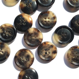 Boutons de chemise durables, écologiques, faits à la main, à 4 trous, en corne de bœuf et de buffle naturelle véritable pour costumes masculins - Product Image 2