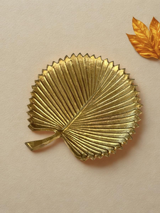 Bandeja de Servir de Latón Hecha a Mano con Diseño de Hojas, Bandeja Decorativa para Mesa, Centro de Mesa para Comedor, Decoración Elegante para Cocina - Product Image 6