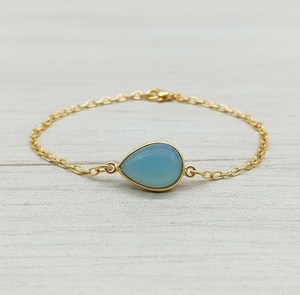 สร้อยข้อมือหยดน้ำสีฟ้าแคลซิโดนี เงินแท้ 925 ชุบทอง 14K ดีไซน์เรียบหรู สไตล์โบโฮ ของขวัญเครื่องประดับประจำเดือนธันวาคม - Product Image 1