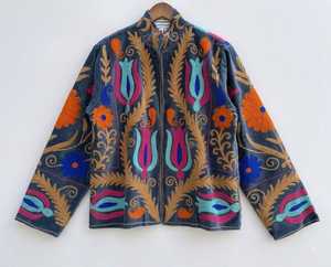 Experimente la auténtica artesanía: Chaqueta de terciopelo bordada a mano estilo Suzani para festivales, abrigo floral bohemio, prenda exterior étnica. - Product Image 1