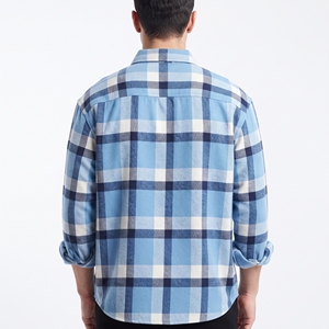 Camisa de hombre estilo streetwear, a cuadros de tres colores, corte holgado, con botones, manga larga, informal, tejida, a cuadros, fabricación al por mayor. - Product Image 2