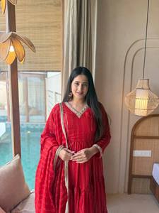 Conjunto de Salwar Kameez Largo Bordado con Rayas Rojas para Mujer, en Rayón, Tradicional, Largo hasta el Tobillo, para Fiestas y Bodas - Product Image 2