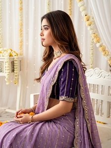 AARA Fashion Elegante Sari de Seda Morado con Bordado Dorado, Protección Solar, para Bodas y Eventos, Largo hasta el Suelo, Corte Regular, India - Product Image 3