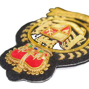 Badge de créateur de luxe haut de gamme brodé main au fil de bouillon, écologique, résistant à l'eau, forme personnalisée pour le haut de gamme - Product Image 5