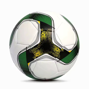 Ballon de football de haute qualité pour l'entraînement des jeunes et des adultes, durable, conçu pour les entraînements et les matchs. - Product Image 3