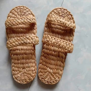 Chaussures de plage écologiques en jacinthe d'eau tressée à la main, prix compétitif, matériau naturel, pour l'exportation - Product Image 1