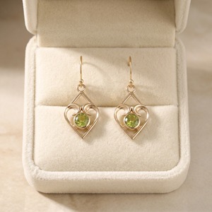Pendientes Colgantes de Peridoto Natural, Geométricos, de Latón, Chapados en Oro, con Forma de Corazón, Hechos a Mano, Regalo para Mujer, Joyería Minimalista - Product Image 3