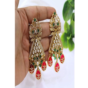 Boucles d'oreilles pendantes en laiton massif plaqué or avec moissanite de qualité supérieure, magnifiques et tendance, pour les tenues de mariage et les soirées féminines - Product Image 1