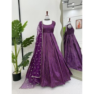 Ropa y Accesorios Musulmanes Tradicionales de Diseñador, Elegante Vestido Anarkali para Fiesta con Pantalón y Dupatta - Product Image 1
