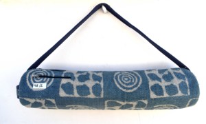 Sac de yoga artisanal Lucky avec sangle réglable, fermeture éclair, design unisexe décontracté pour le voyage, en tissu bleu de haute qualité - Product Image 2