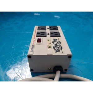 Tripp Lite ISOBAR 4 ULTRA IB4043 9129BSI Supresor de Sobretensiones, Regleta de Alimentación Usada Como Pieza de Repuesto para Equipos Legacy Semiconductor - Product Image 3
