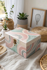 กล่องใส่เครื่องประดับเรซิ่นทรงสี่เหลี่ยม ดีไซน์ประณีต ผลิตจากเรซิ่นแข็งแรง ทนทาน เหมาะสำหรับจัดเก็บเครื่องประดับอย่างหรูหรา - Product Image 3