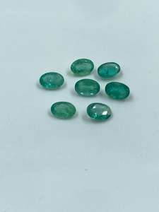 Esmeralda Natural de Corte Ovalado, Paquete de 7 Gemas de Color Verde Intenso, Corte Mixto de Lujo, Gemas Sueltas de 4x6mm, Precio de Oferta por Exportador - Product Image 3
