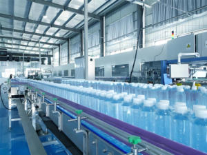 Máquina automática de llenado de agua mineral con motor de ahorro de energía Motor Gear PLC & Bearing-para producción de bebidas Precio de fábrica - Product Image 3