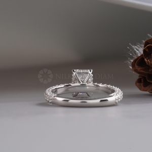 Anillo de Oro Blanco con Diseño Moderno, Anillo con Diamantes Creados en Laboratorio con Corte Baguette, Certificado por IGI con Claridad VVS para Mujer en Venta - Product Image 4