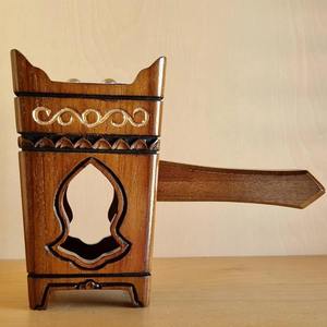 Porte-encens en bois artisanal unique avec panneaux découpés ornementaux, chambre de combustion recouverte et insert métallique pour l'aromathérapie - Product Image 1