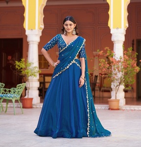 Lehenga Choli en soie Vichitra traditionnel indien, conçu par des artisans, avec broderies de paillettes, pour tenue de mariage pour femmes. - Product Image 1