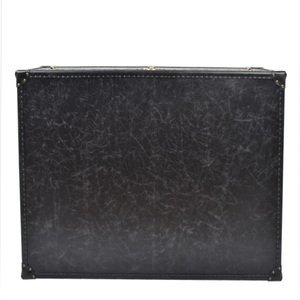 Mesa de Centro de Cuero Negro Estilo Aviador Vintage, Baúl de Almacenamiento de Cuero Negro con Diseño Tradicional de Latón, Mesas de Centro Antiguas - Product Image 2