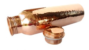 งานฝีมือราสโตจิ ขวดทองแดงแท้ 950 มล. ป้องกันการรั่วซึม ดีไซน์แบบอายุรเวท จำหน่ายราคาส่งสำหรับการส่งออก - Product Image 3