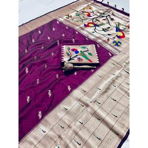 Saree en soie Kanchivram Pethani avec motif de perroquet Zari et bordure Muniya - Product Image 1