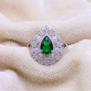 Bague à anneau fendu en argent sterling 925 avec zircone cubique vert poire et halo floral, vente en gros, Memoria Jewels - Product Image 6