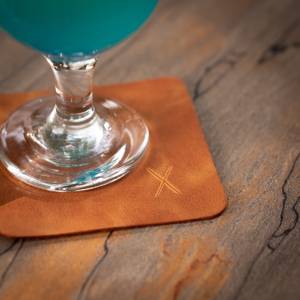 Sous-verres en cuir véritable pour boutique de cadeaux, approvisionnement en gros, logo personnalisé, sous-verres ronds, accessoires de table de luxe GLC-0090 - Product Image 3