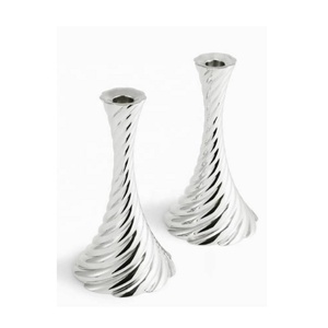 Lot de 2 bougeoirs en aluminium torsadé argenté, supports modernes en métal en spirale pour bougies coniques, décoration de centre de table - Product Image 1
