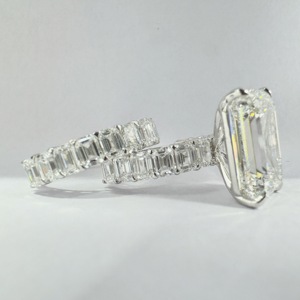 Anillo de Compromiso y Boda con Diamante Cultivado en Laboratorio, Corte Esmeralda, 15.90 CTW, Certificado por IGI, Oro Blanco Sólido de 14K, Banda de Eternidad - Product Image 6