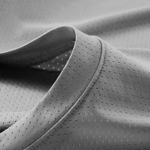 Camiseta Casual de Verano para Hombre de Algodón 100% Ecológico de Alta Calidad de AGNI INDUSTRY, con Estampado Personalizado en Serigrafía - Diseño en Blanco - Product Image 6