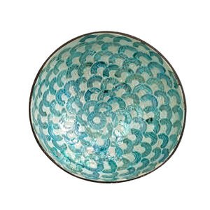 Bol en coquille de noix de coco avec gravure artistique, matériau éco-responsable, finition polie élégante pour une présentation raffinée en cuisine - Product Image 2