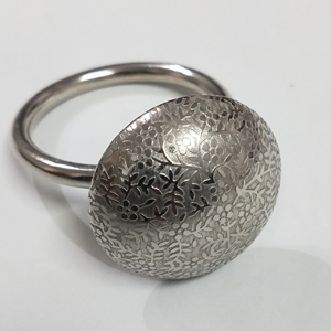 Elegante Anillo para Servilletas de Metal en Tono Plateado con Diseño Intrincado de Textura de Burbujas, Decoración Moderna y Minimalista para Mesa de Comedor para Fiestas - Product Image 4
