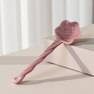 Cuillère à café artisanale esthétique, design étoile et fleur, ensemble de cuillères à dessert en résine pour la crème glacée, le thé, la cuisine et les cadeaux - Product Image 4
