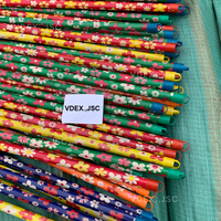 Manche de balai en bois, manche de balai, manche de vadrouille, conception de fleurs, fil italien enduit de PVC, film coloré, prix bas avec brosse de sol