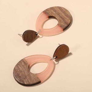 Pendientes de Resina con Diseño Floral, Tema de Flores, Forma Irregular, Artesanía de Lujo para Mujer - Product Image 4