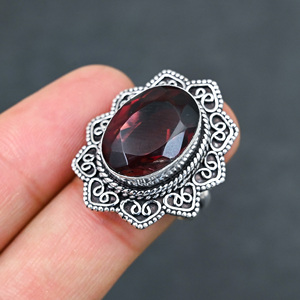 Anillo de Rodonita Creada en Laboratorio, Bañado en Plata, con Hermosa Piedra Ovalada en Forma de Pera, Hecho a Mano, Joyería para Bodas y Fiestas - Product Image 1