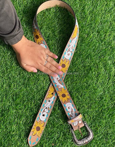 Cinturón de cuero genuino de grano completo con herramientas de mano occidental de alta resistencia personalizado, cinturón de puntada turquesa de girasol para hombres y mujeres - Product Image 3