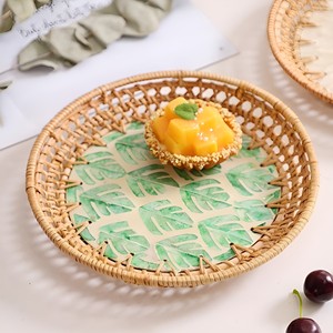 Elegantes bandejas para servir café, de ratán y mosaico de concha de nácar, bandeja de almacenamiento hecha a mano. - Product Image 4
