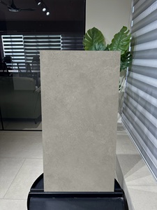 Carrelage en céramique gris naturel KENSINGTON de qualité supérieure, finition mate, revêtement mural et de sol de luxe, intérieur moderne, disponible à la vente - Product Image 6