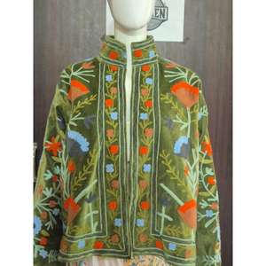 Exquisita Chaqueta de Terciopelo Acolchada y Bordada a Mano con Diseño Floral, Estilo Indio Ecológico, Moda de Invierno para Fiestas - Product Image 4