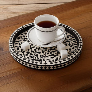 Plateau rond en os incrusté, motif zigzag noir et blanc, design moderne, plateau de luxe pour mariage avec poignée, compatible congélateur et lave-vaisselle - Product Image 5