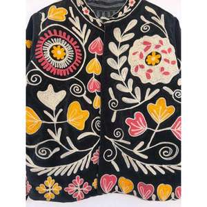 Chaqueta Suzani de Terciopelo Bordada con Flores Negras Hecha a Mano para Mujer, Chaqueta Bohemia Negra de Corte Holgado, Ropa de Abrigo de Invierno para Mujer - Product Image 5