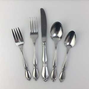 Ensemble de couverts en métal personnalisables pour la table : cuillère à dîner, cuillère à thé, fourchettes, couteau – 4 pièces, argenté, prix abordable - Product Image 3