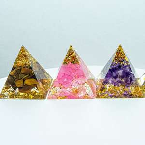 2025 nouveau cristal <span class=keywords><strong>de</strong></span> haute qualité <span class=keywords><strong>Orgonite</strong></span> pyramides résine énergie guérison puces Chakra méditation pour la décoration intérieure - Product Image 4