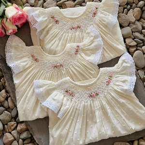Robe florale pour bébé fille fabriquée à la main au Vietnam, en tissu de coton, smockée et brodée, style décontracté, OEM personnalisé - Product Image 1