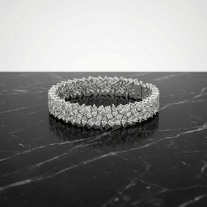 Brazalete Ancho de Diamantes de Lujo Clásico en Oro, Elaborado en Plata de Ley con un Diseño Elegante y Brillante, Regalo de Boda para Mujer - Product Image 4