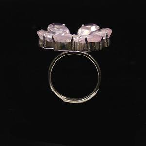 Anillo de Diamantes Versátil Chapado en Oro con Incrustaciones de Plata 925 y Circonita de Alto Carbono, Estilo Lujoso y Discreto para Uso Diario - Product Image 4