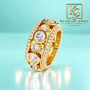 Anillo de Diamantes Redondos Modernos, Elegante y Lujoso, Joyería Nupcial Sofisticada para Compromiso y Ocasiones Especiales - Product Image 3